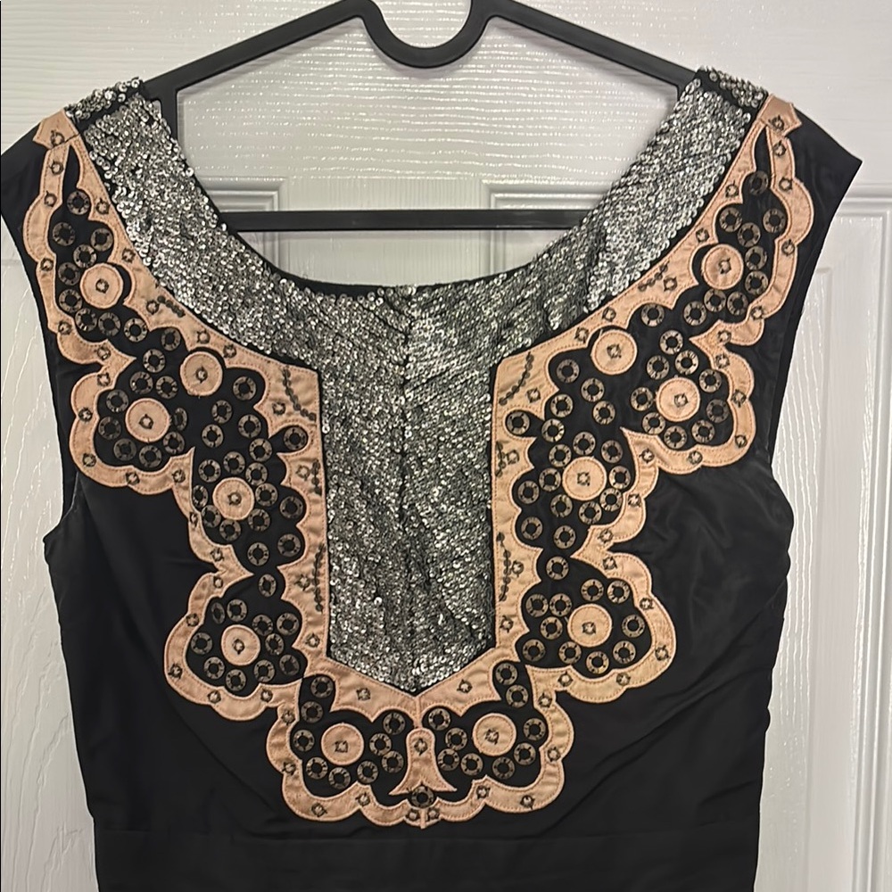 Elegant Black and Cream Dress - Picture 2 of 5